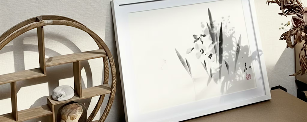 壁に立て掛けた水仙